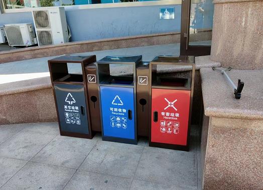 戶外環(huán)衛(wèi)垃圾桶的選購(gòu)